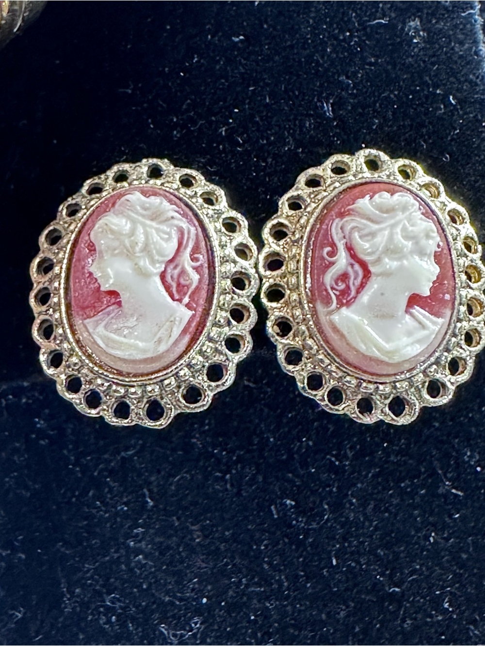 304- Vintage-Inspired Gold Cameo Clip Earrings in Pink and Cream